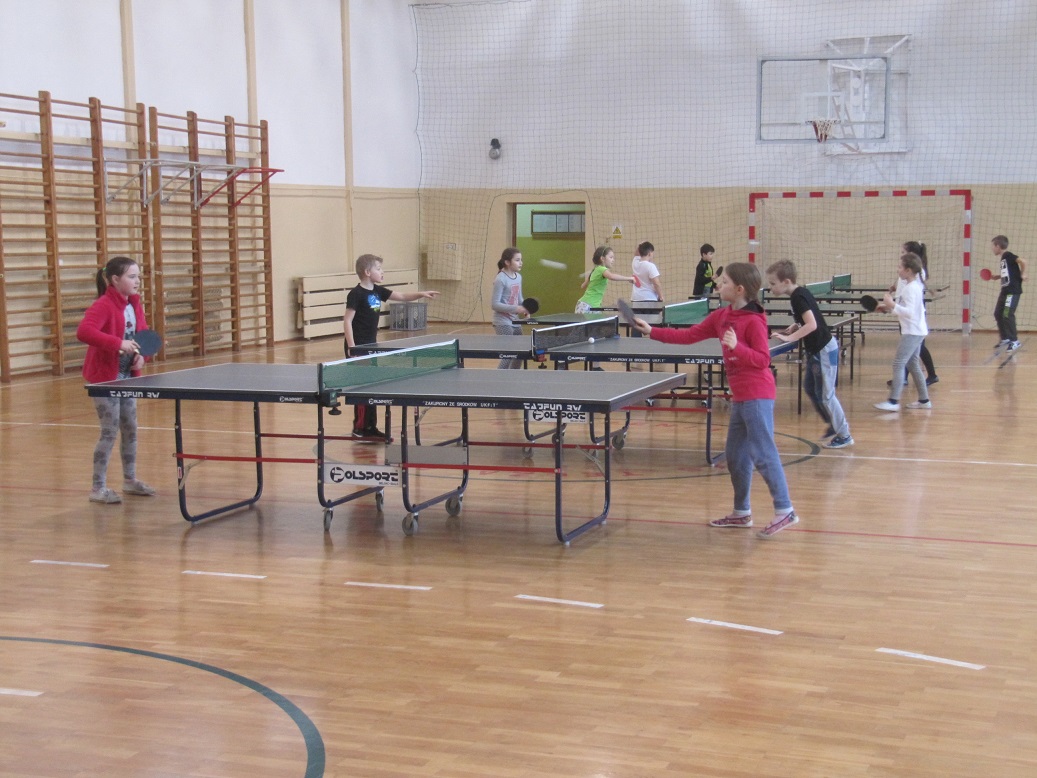 Gry I Zabawy Z Elementami Unihokeja GRY I ZABAWY Z ELEMENTAMI TENISA STOŁOWEGO NA ZAJĘCIACH RUCHOWYCH KLAS