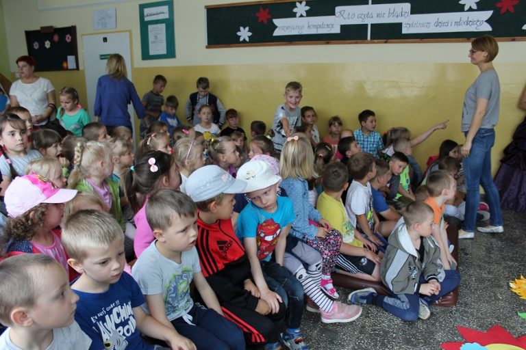 Spektakl z innowacji pedagogicznej: „Bajkowo-muzyczny angielski inspiracją do nauki”