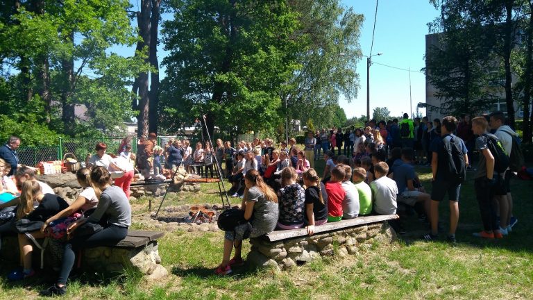 PIKNIK  SZKOLNY W ŁUPAWIE  – PODSUMOWANIE ZAJĘĆ Z KREATYWNOŚCI,  REALIZOWANYCH W RAMACH PROJEKTU „NOWOCZESNA EDUKACJA W GMINIE POTĘGOWO”