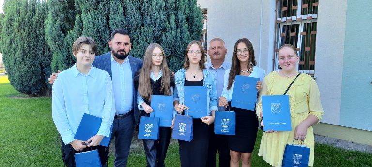 Stypendia Wójta Gminy Potęgowo wręczone Stypendia Wójta Gminy Potęgowo wręczone