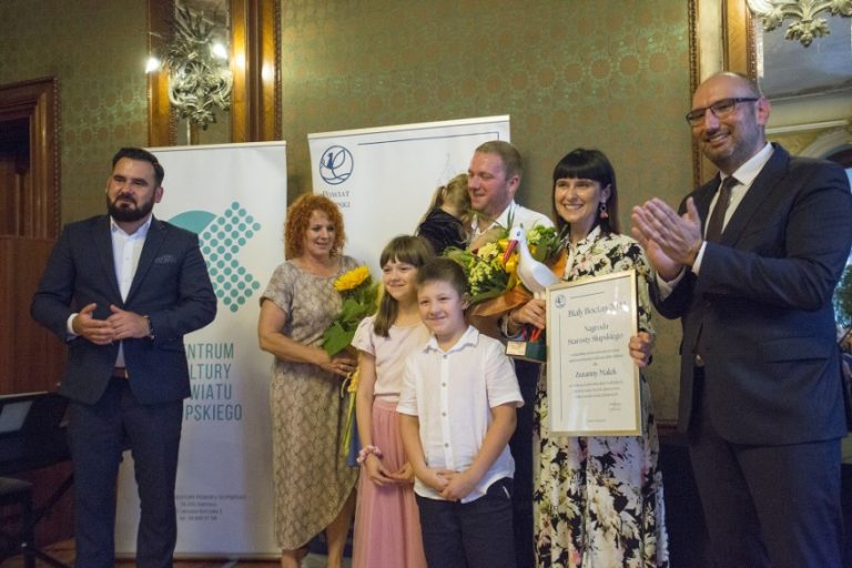 NAGRODA BIAŁEGO BOCIANA DLA NAUCZYCIELA NASZEJ SZKOŁY NAGRODA BIAŁEGO BOCIANA DLA NAUCZYCIELA NASZEJ SZKOŁY