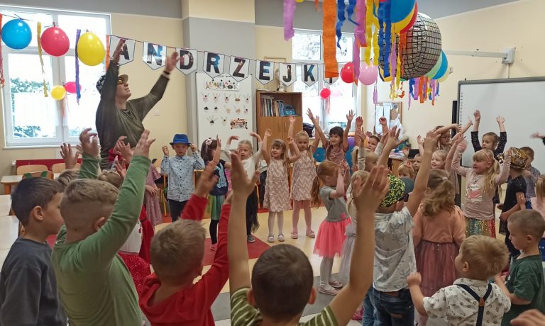 DYSKOTEKA ANDRZEJKOWA W PRZEDSZKOLU DYSKOTEKA ANDRZEJKOWA W PRZEDSZKOLU