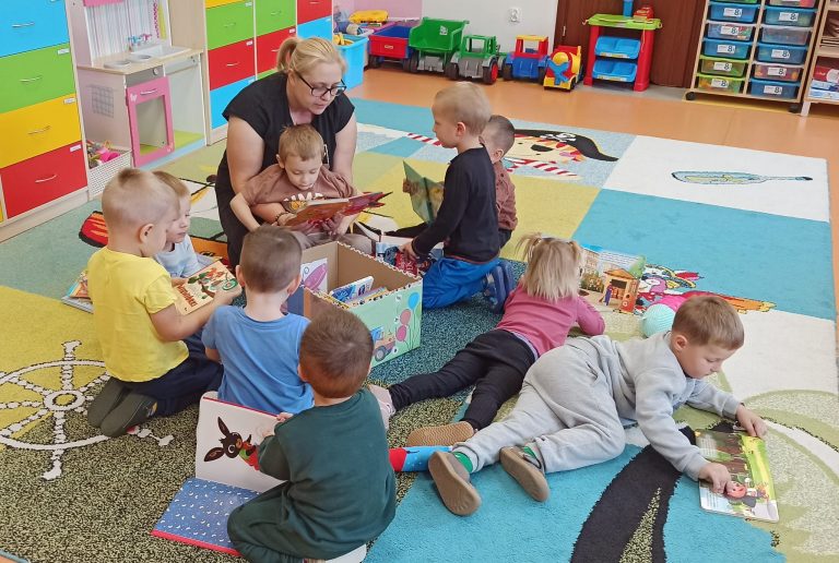 Zajęcia maluszków w bibliotece