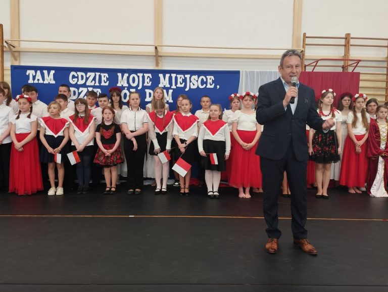 AKADEMIA Z OKAZJI ŚWIĄT MAJOWYCH AKADEMIA Z OKAZJI ŚWIĄT MAJOWYCH