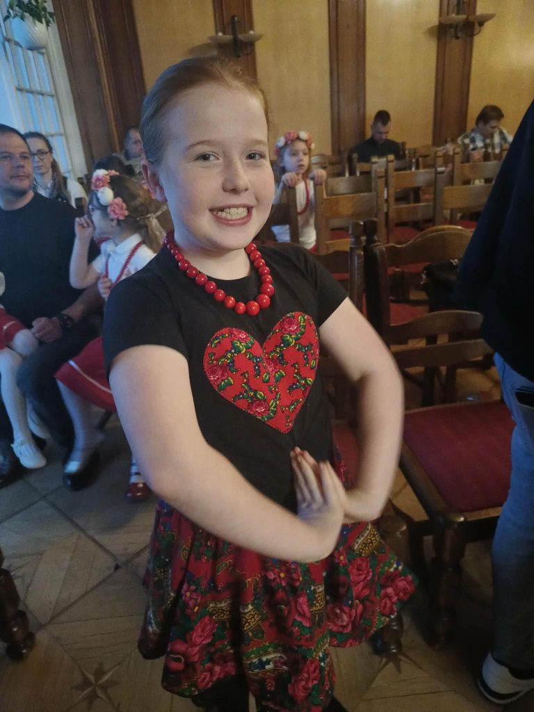 Sukces naszej uczennicy na  III Dziecięcym Festiwalu Piosenki  Ludowej ,, Mazanki”