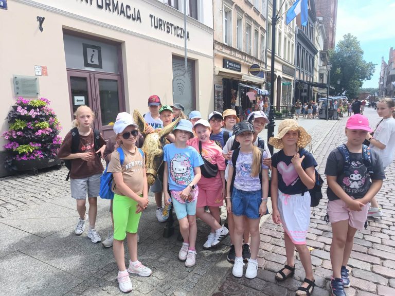 WYCIECZKA KLASY III i  IV DO  TORUNIA