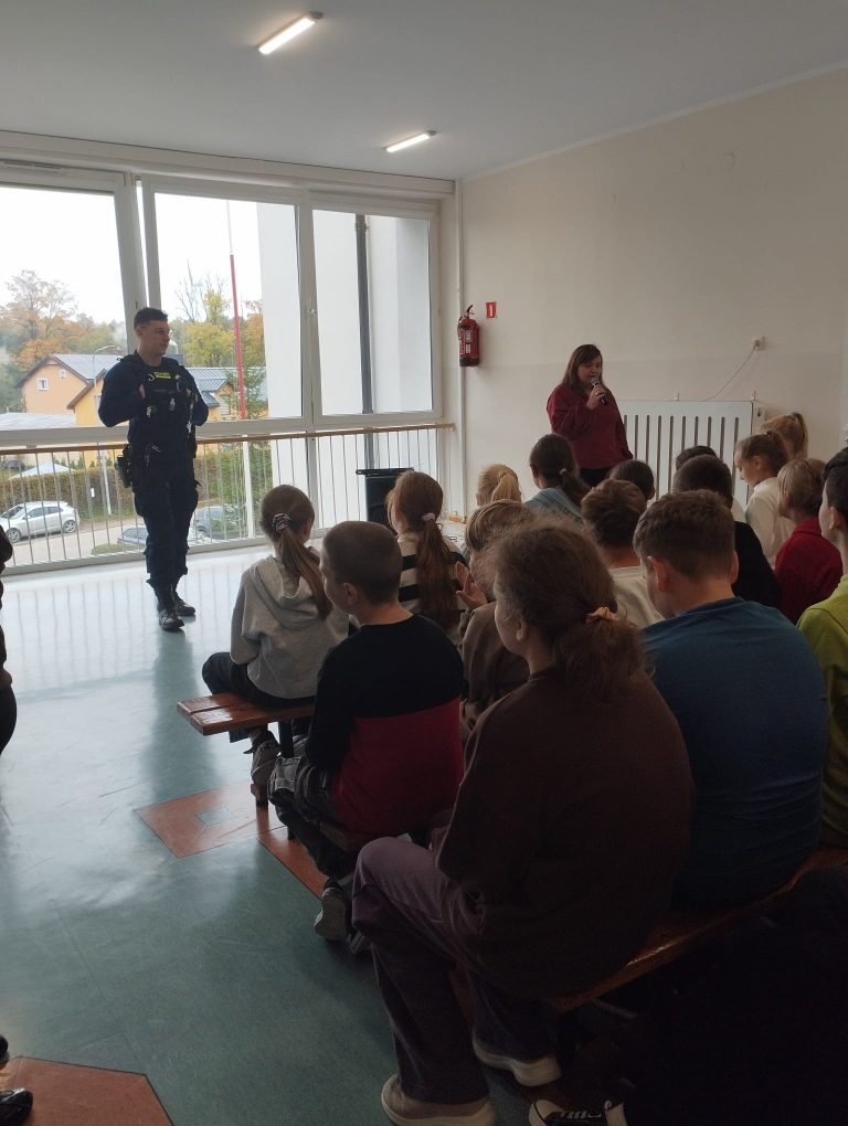 Spotkanie z dzielnicowym – bezpieczeństwo w szkole i na drodze