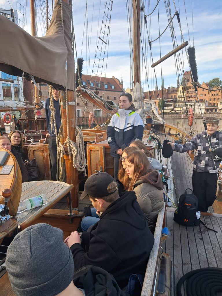 ⚓ Wyjątkowy dzień pełen wrażeń: Żywa lekcja historii i rejs jachtem Bonawentura! ⛵